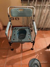Sedia WC con braccioli