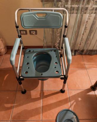 Sedia WC con braccioli