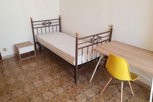 Stanza singola per studentesse universitarie