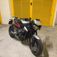 Triumph street triple 765