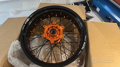 Cerchi e gomme motard 17’ COMPLETO