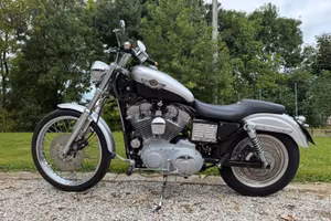 Harley Davidson Sportster Custom 883