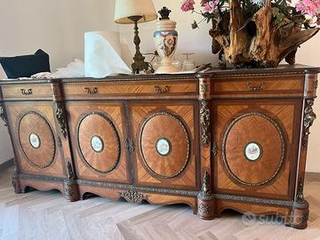 Credenza antica in legno intarsiato