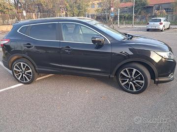 Nissan  Qashqai  Tekna  1.6 DCI  2Wd Tiptronic