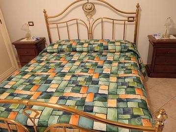 letto matrimoniale in ottone con doghe e materasso