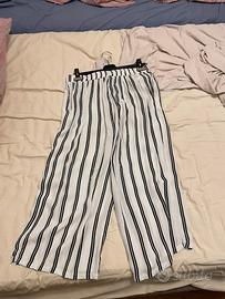 Pantaloni bianchi con righe nere