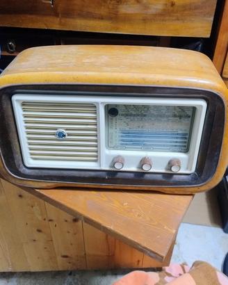 Radio marca Geloso vintage 