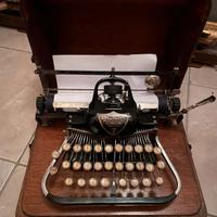 antica macchina da scrivere 