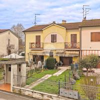 VILLA A SCHIERA A ZEVIO