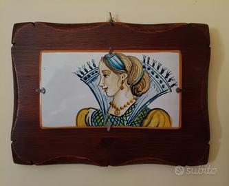 Ceramica d'arte a soggetto muliebre 