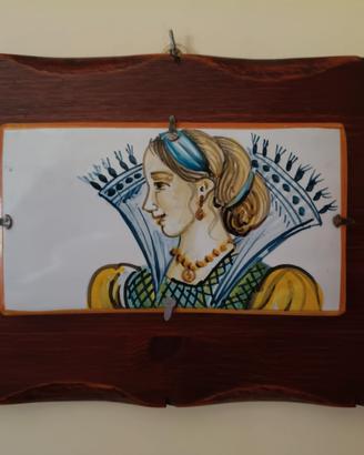 Ceramica d'arte a soggetto muliebre 
