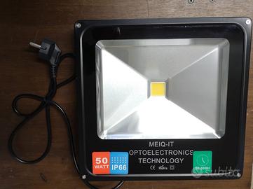 Faro Led 50 W 220 V 275 x 285 mm