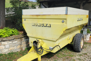 Rimorchio uva autoscaricante