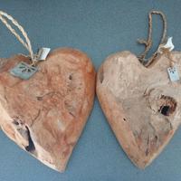 Cuori in legno naturale