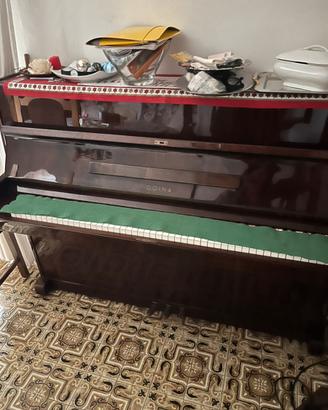 Pianoforte verticale Doina in perfette condizioni