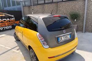LANCIA YPSILON 1.3MTJ MOMO-DISING BICOLORE