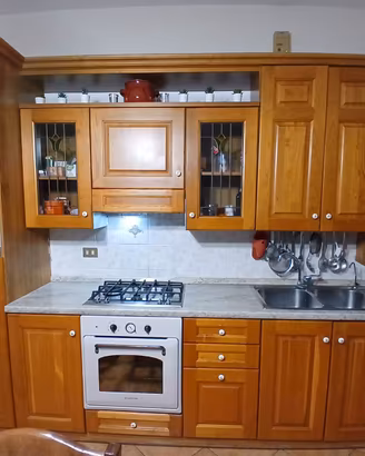 CUCINA LINEARE ANTA IN LEGNO USATA  m 3,40