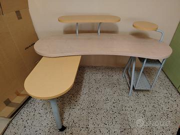 Scrivania sagomata con prolunga richiudibile