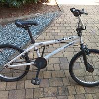  bicicletta freestyle 
