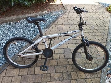  bicicletta freestyle 