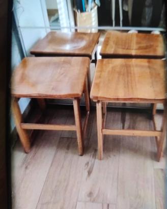 Sgabelli in legno