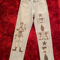 Jeans streetwear con grafica di Hisoka