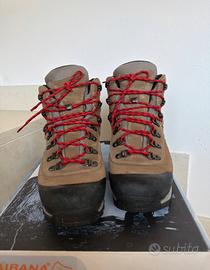 Scarponi per trekking e camminate in montagna