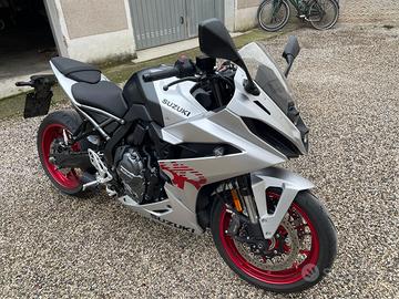 SUZUKI GSX8-R 2024