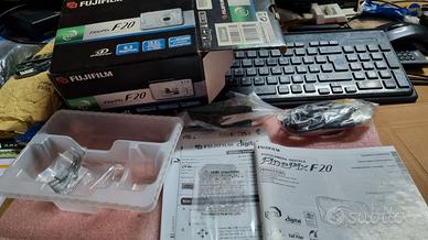 6272-Scatola Fotocamera Fujifilm FinePix F20 + Acc