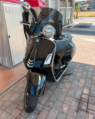 Vespa Piaggio 125 gts hpe 