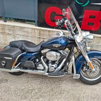 Harley Davidson Road King con baule