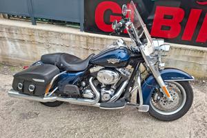 Harley Davidson Road King con baule