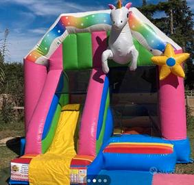 gioco gonfiabile tema unicorno