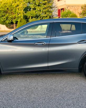 Infiniti Q30 1.5 diesel cambio automatico 