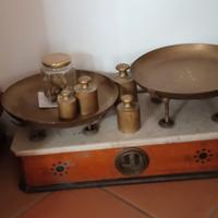bilancia antica con pesi in ottone anno 1920