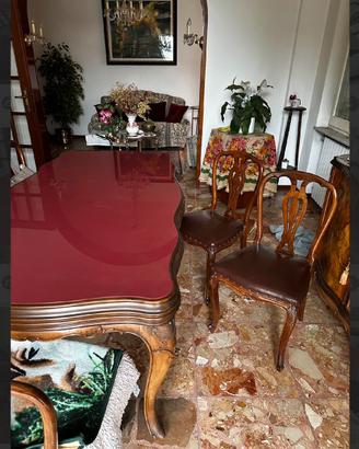 Tavolo da pranzo in stile Chippendale e sedie