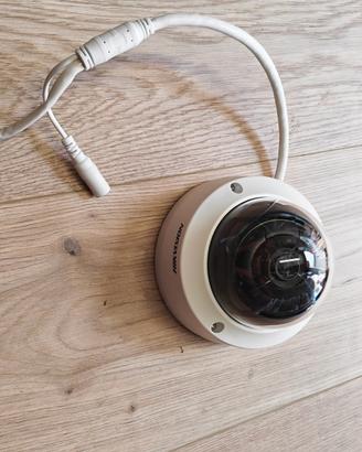 Telecamera IP Hikvision 