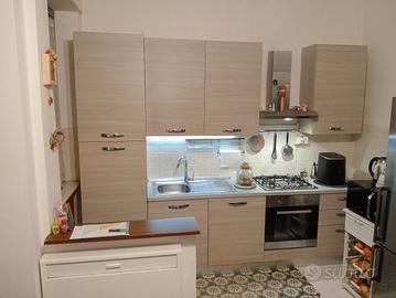 cucina completa di elettrodomestici Indesit