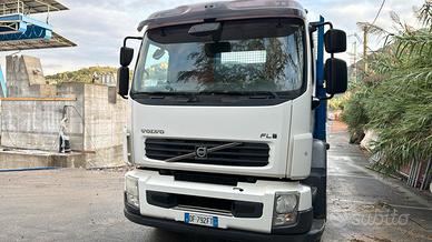 Autocarro VOLVO FL240 - 180 q.li PTT