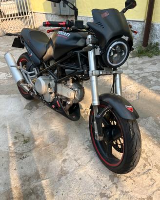 Ducati Monster 600 dark edition