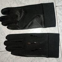 guanti neri con il dito touch 