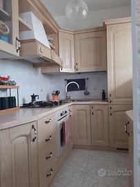 Cucina angolare legno chiaro