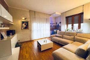 4 LOCALI A LA LOGGIA