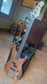 Basso elettrico fretless artigianale
