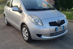 Toyota Yaris 1.0 3 porte Sol