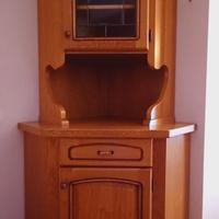 Mobile ad angolo in legno di castagno