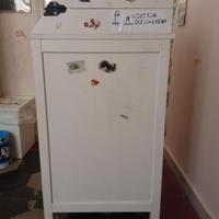 Cassettiera con fasciatoio estraibile