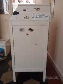 Cassettiera con fasciatoio estraibile