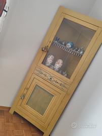 Angoliere vetrinette dipinte a mano