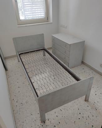 Letto singolo in legno